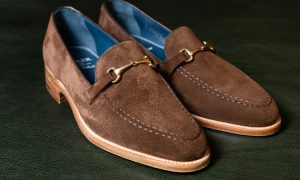 Sepatu suede, Sumber: unsplash.com