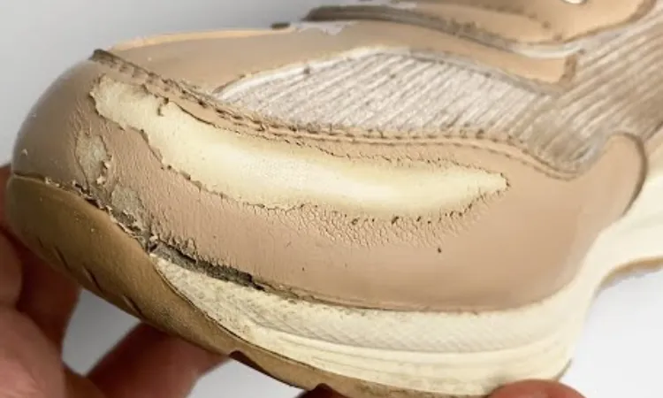 Kulit sepatu mengelupas, Sumber: youtube.com