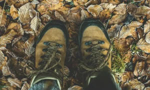 Merawat sepatu gunung, Sumber: pexels.com