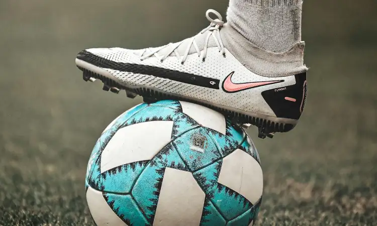 Sepatu bola, Sumber: pexels.com