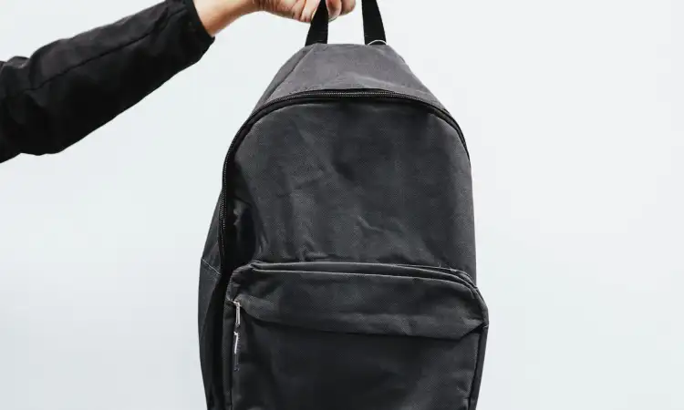 Menghilangkan bau apek pada tas, Sumber: pexels.com