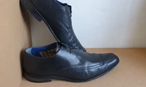 Sepatu hitam, Sumber: ebayimg.com