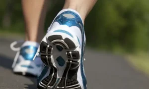Sepatu jalan kaki, Sumber: squarespace-cdn.com