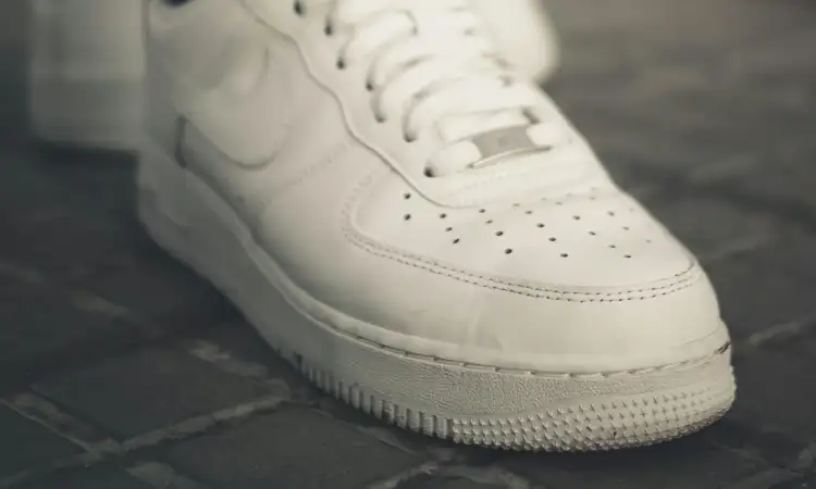 Sneakers putih cepat kotor, Sumber: pexels.com