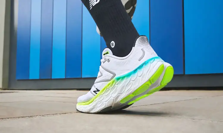 Keunggulan sepatu lari full cushion, Sumber: newbalance.co.uk