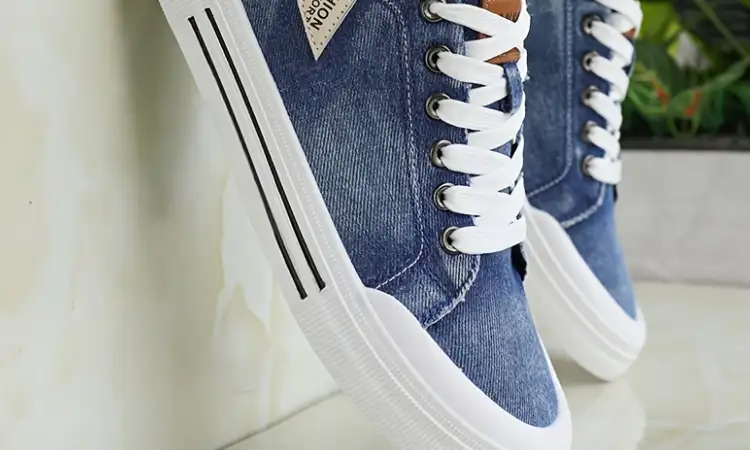 Peminat sepatu denim, Sumber: kwcdn.com