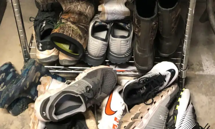 Kesalahan menyimpan sepatu, Sumber: apartmenttherapy.info