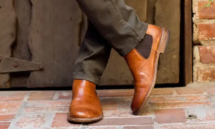 Memilih sepatu kerja pria, Sumber: werd.com