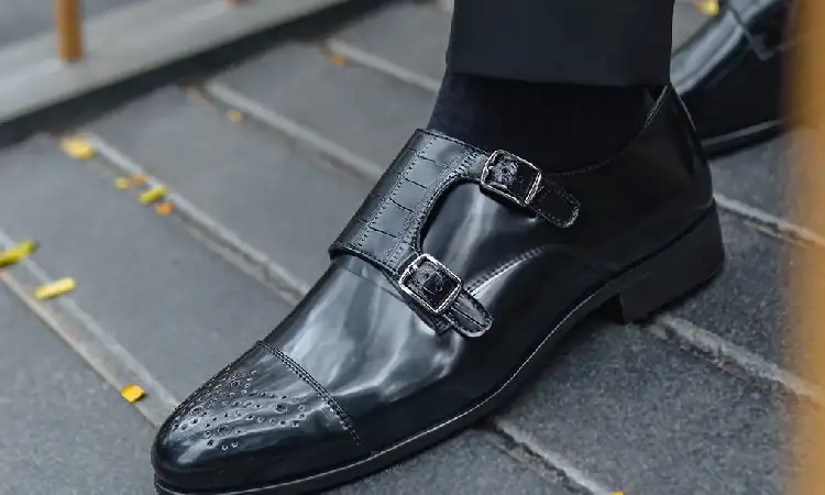 Monk Strap, Sumber: thealternate.in