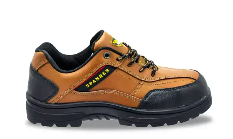 Sepatu safety anti slip, Sumber: zacdn.com