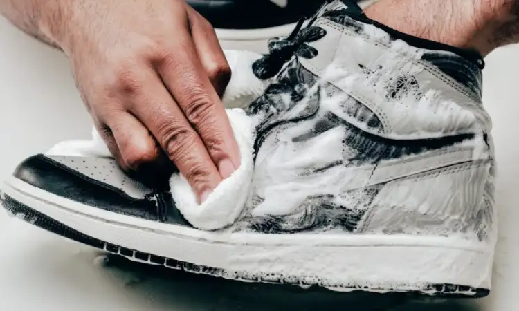 Konsep bisnis laundry sepatu, Sumber: cucisikembar.com