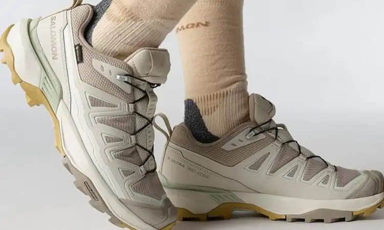 Sepatu outdoor salomon, Sumber: very.co.uk