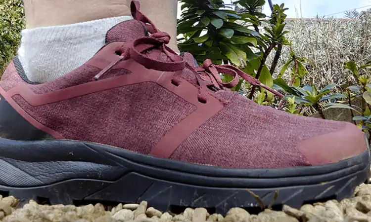 Tentang sepatu outdoor salomon, Sumber: 10milehike.com