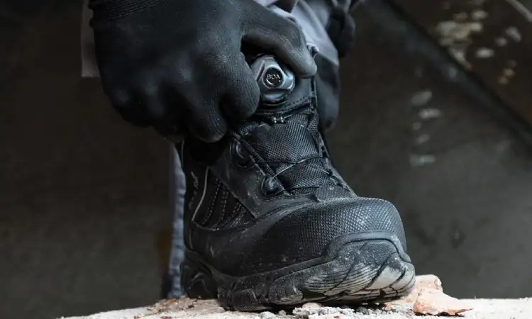 Cuci safety boot, Sumber: oakeyssafety.co.uk