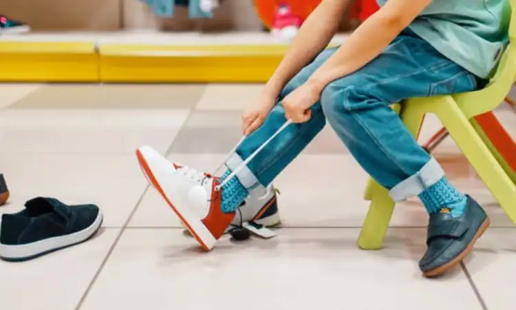 Cuci sepatu anak, Sumber: facebook.com