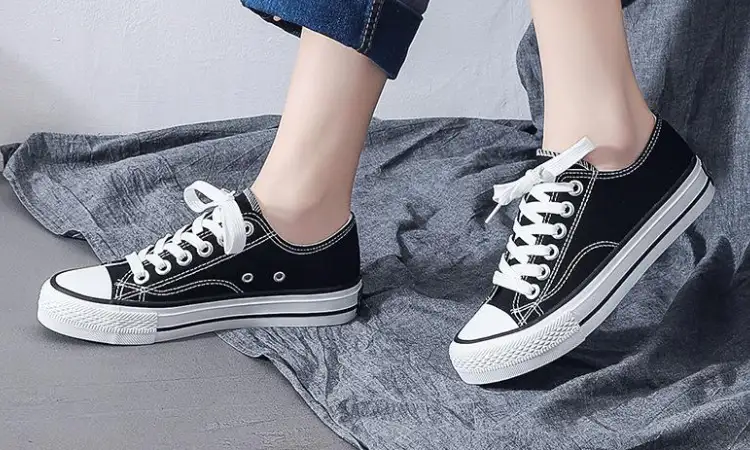 Sepatu untuk kuliah, Sumber: joomcdn.net