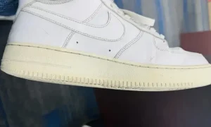 Sepatu sol menguning, Sumber: reddit.com