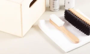 Shoe cleaning kit, Sumber: theshoecareshop.com