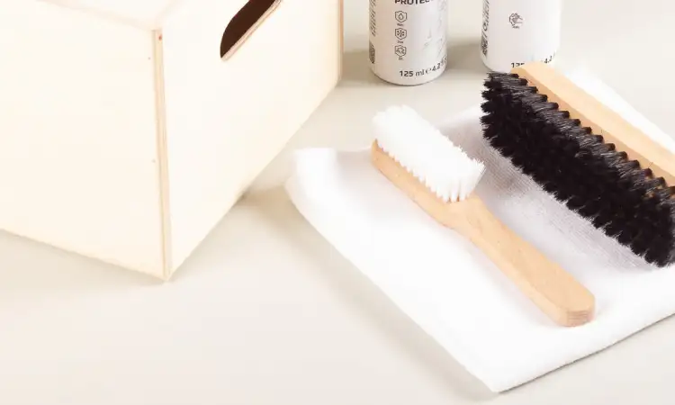 Shoe cleaning kit, Sumber: theshoecareshop.com
